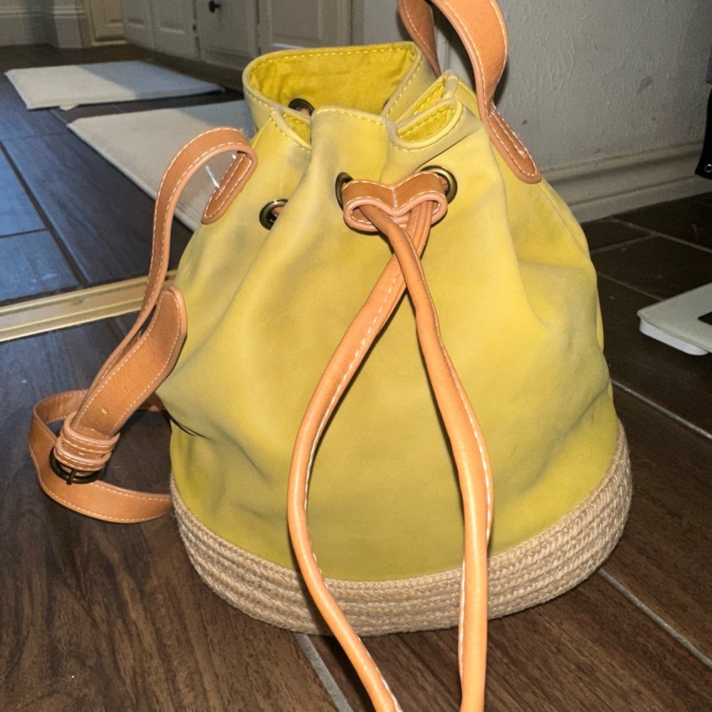 Universal Thread Yellow and Tan Bucket Bag